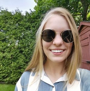 Meet your Posher, Kayla